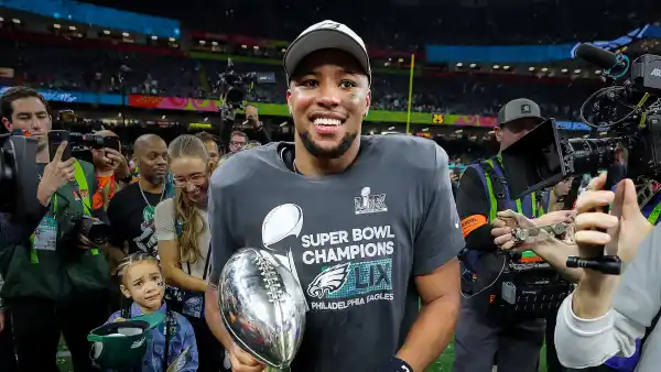 Shirtless Saquon Barkley Shotguns Beers in Locker Room After Super Bowl