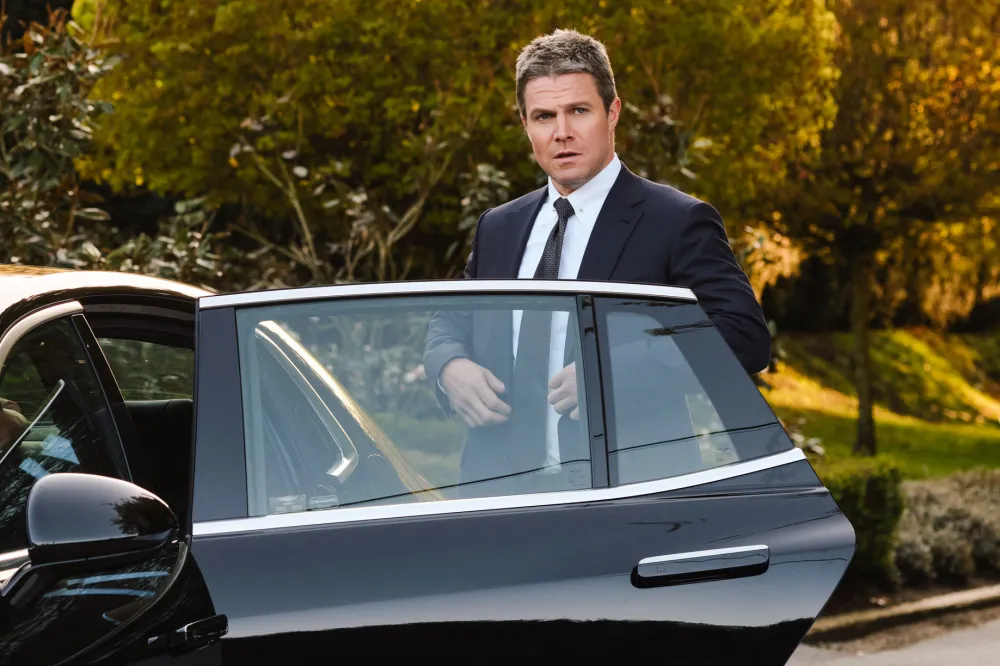 Stephen Amell Shuts Down a Your Mom Joke in Suits LA Sneak Peek She Passed Away Years Ago