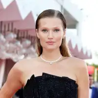 Toni Garrn Bio Page