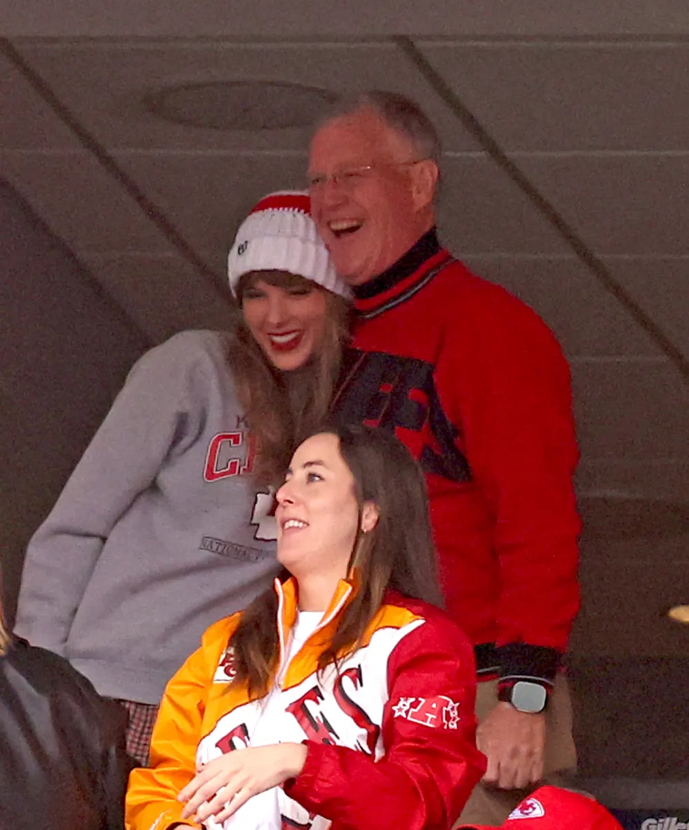 Travis Kelce Predicts Scott Swift Will Be Wearing Red Despite Eagles Fandom