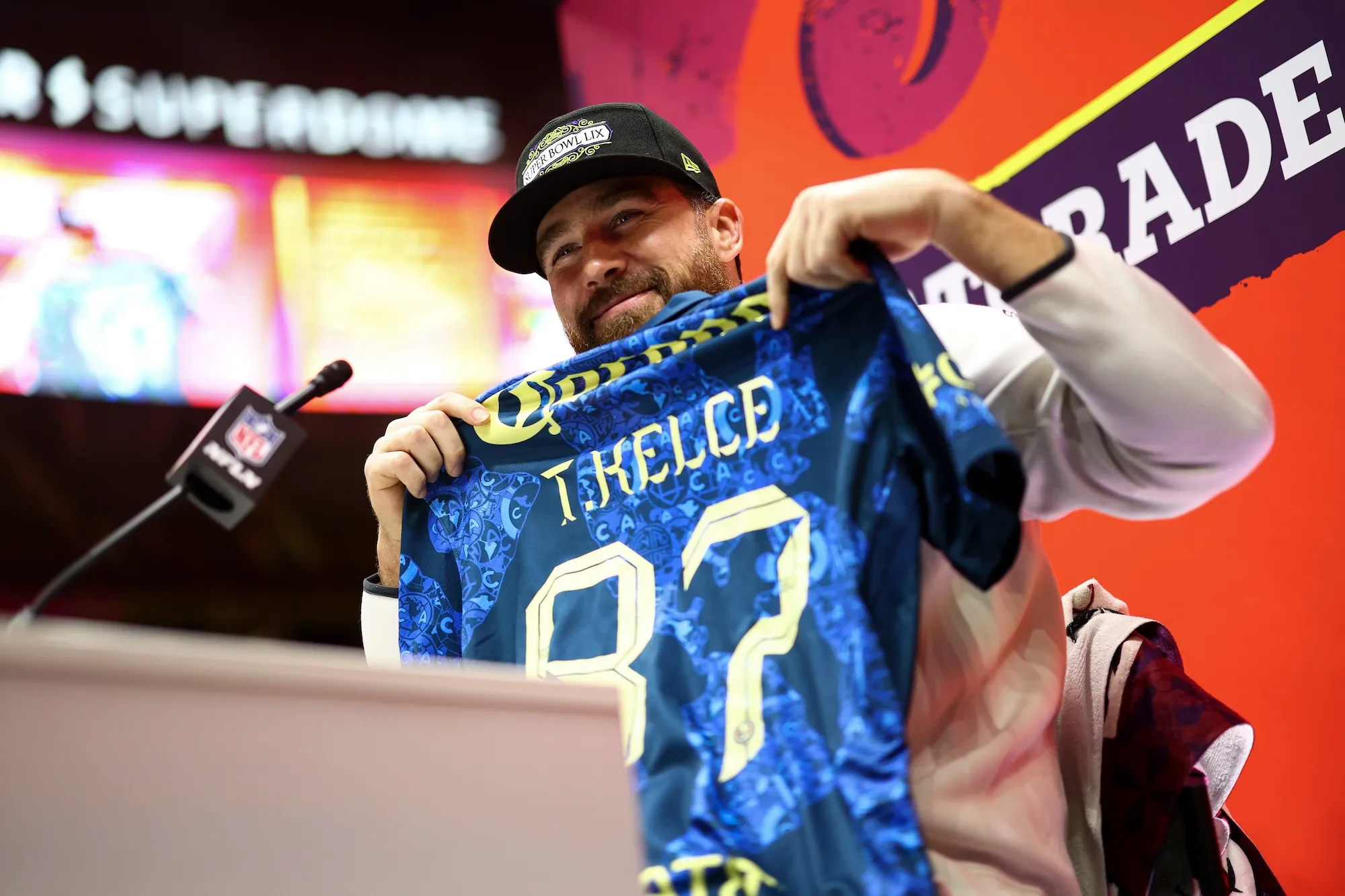 Travis Kelce recibe camisetas del Club America de Mexico antes del Super Bowl LIX ¡y una es para Taylor Swift