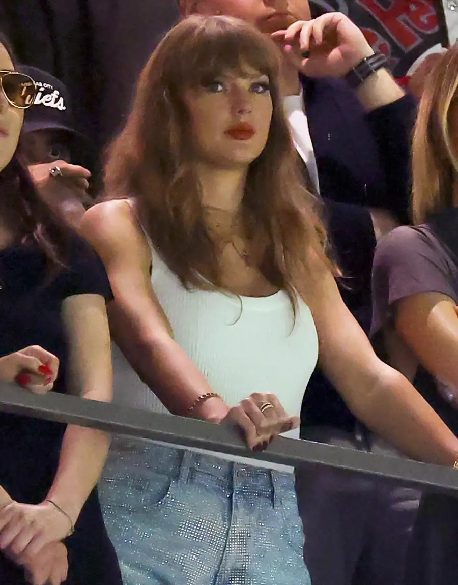 Update Taylor Swift s Best Red Lip Moments 184 GettyImages 2198604697