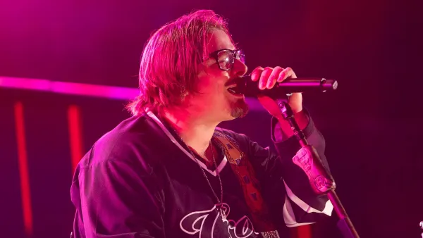 Luxury Handbag Shopping s Backstage Pass Hardy Shares His Pre Show Shot Preferences Wildest Autograph Moment 565