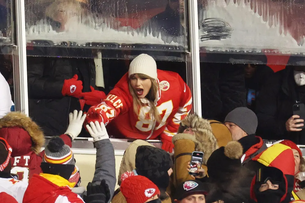 Why Kristin Juszczyk Doesnt Like to Judge Taylor Swift and Other NFL WAGs Gameday Outfits