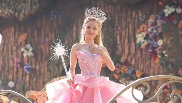 Wicked Costume Designer Opens Up About the Inspiration Behind the Movie s Wardrobe 924