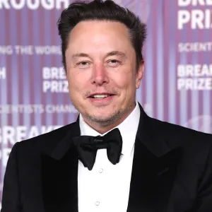 Grimes Urges Elon Musk to Respond to Child Medical Crisis