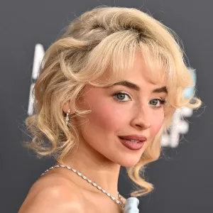 US singer and actress Sabrina Carpenter arrives for the 67th Annual Grammy Awards at the Crypto.com Arena in Los Angeles on February 2, 2025. (Photo by Robyn Beck / AFP) / RESTRICTED TO EDITORIAL USE (Photo by ROBYN BECK/AFP via Getty Images)