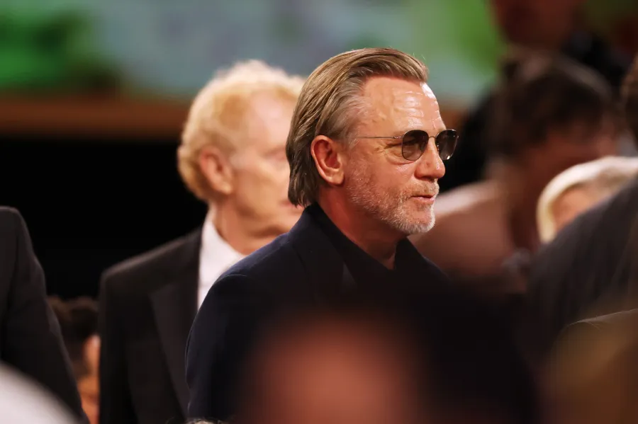 Inside the 2025 SAG Awards: The Best Celebrity Photos and Moments You Didn’t see