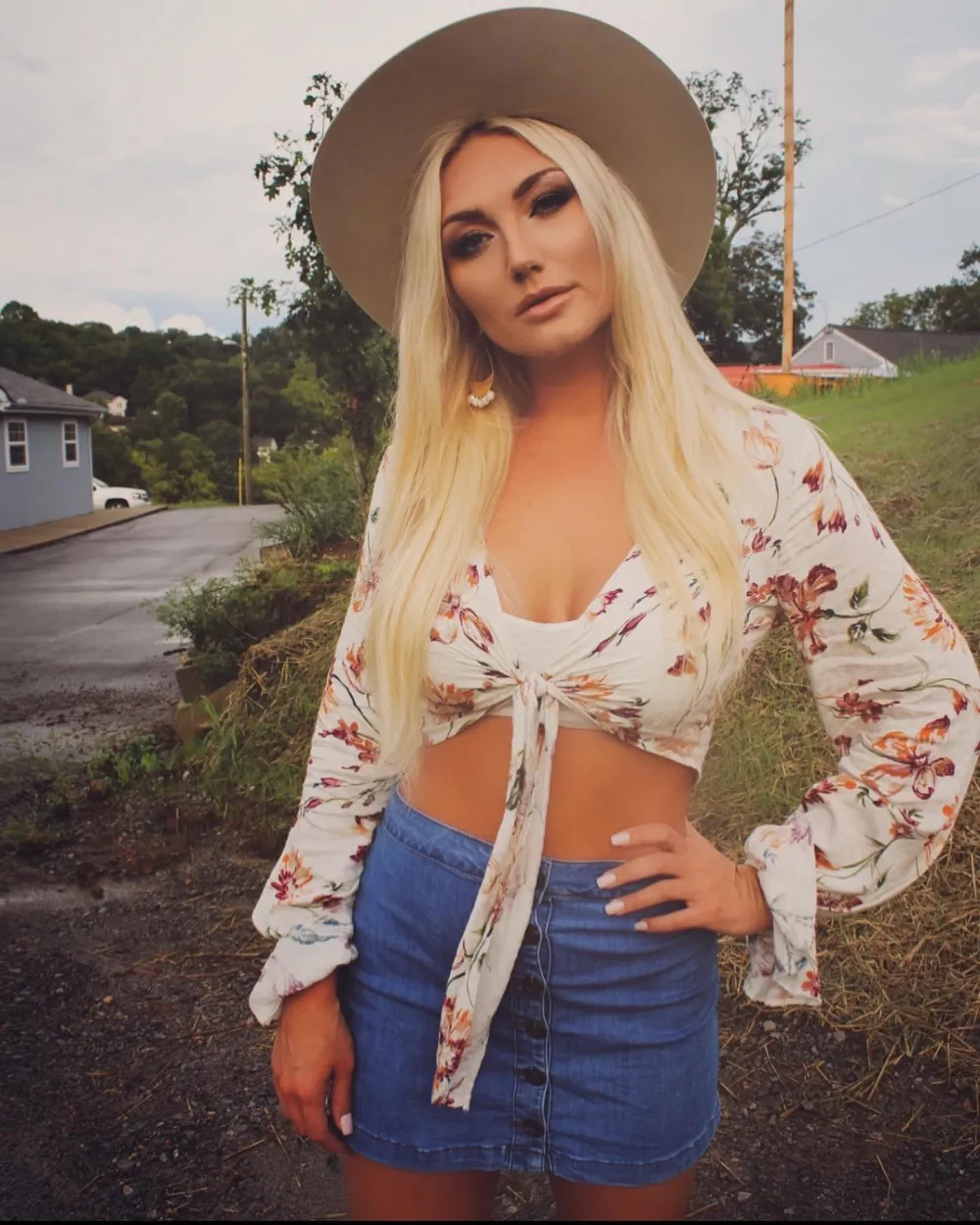 Brooke Hogan Refutes Mom Lindas Claim That She Never Met Son in Law Stephen Oleksy