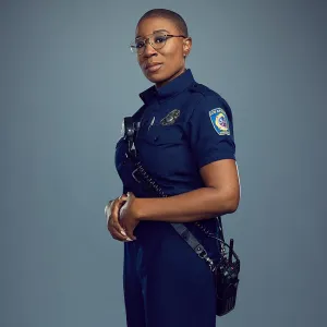 911s Aisha Hinds on Handling Bobbys Mom Bucks Love Life as Director