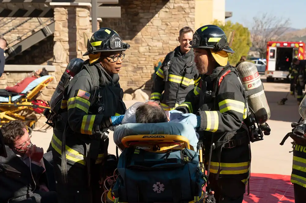 911s Aisha Hinds on Handling Bobbys Mom Bucks Love Life as Director