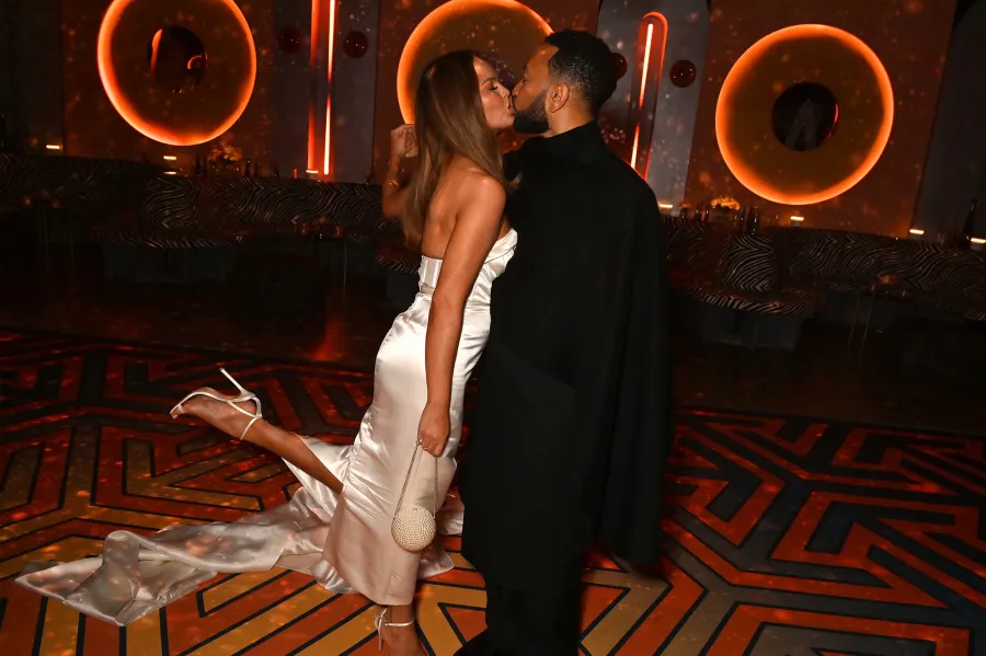 A Sweet Kiss Inside Vanity Fair Oscar Party 2025 Oscars