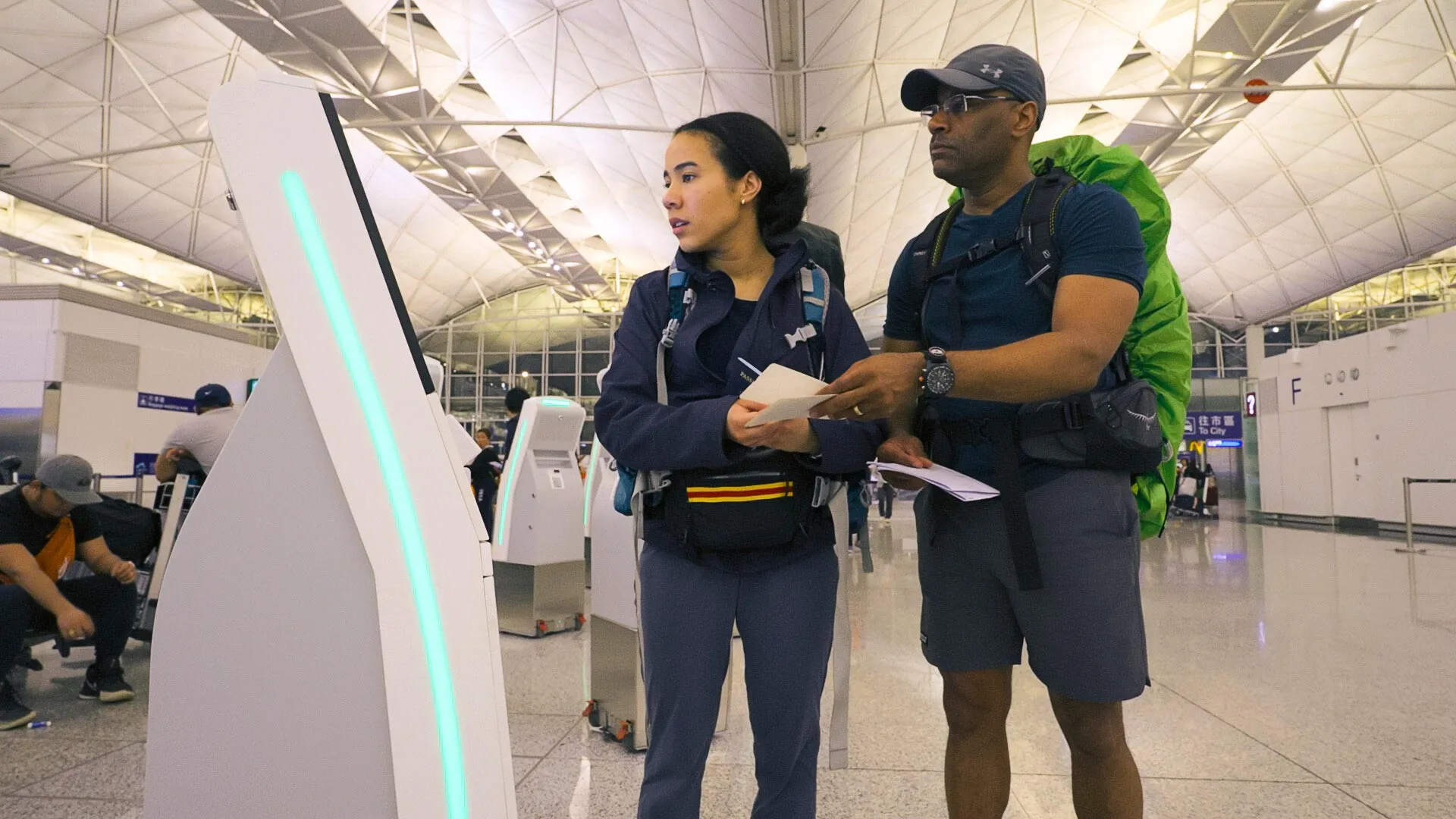 Amazing Race s Bridget and Ernest Cato Recall Getting Caught Up With Trying to Pass Other Teams 256