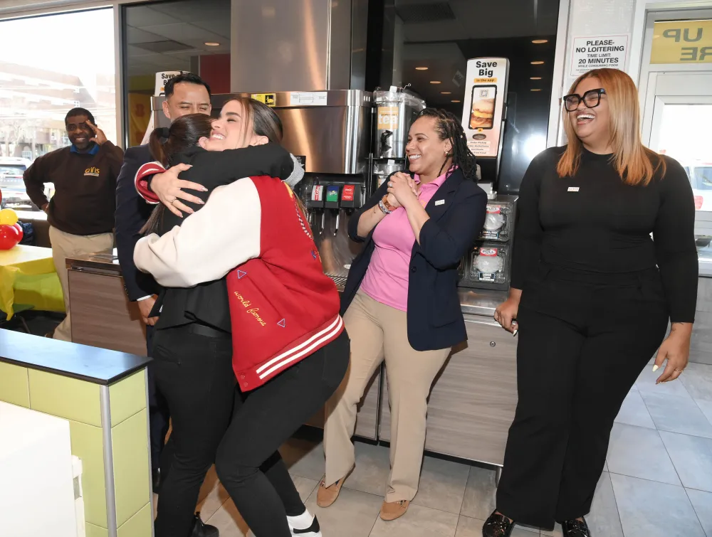 Clalrissa Molina en el McDonald's de Nueva Jersey donde tuvo su primer trabajo