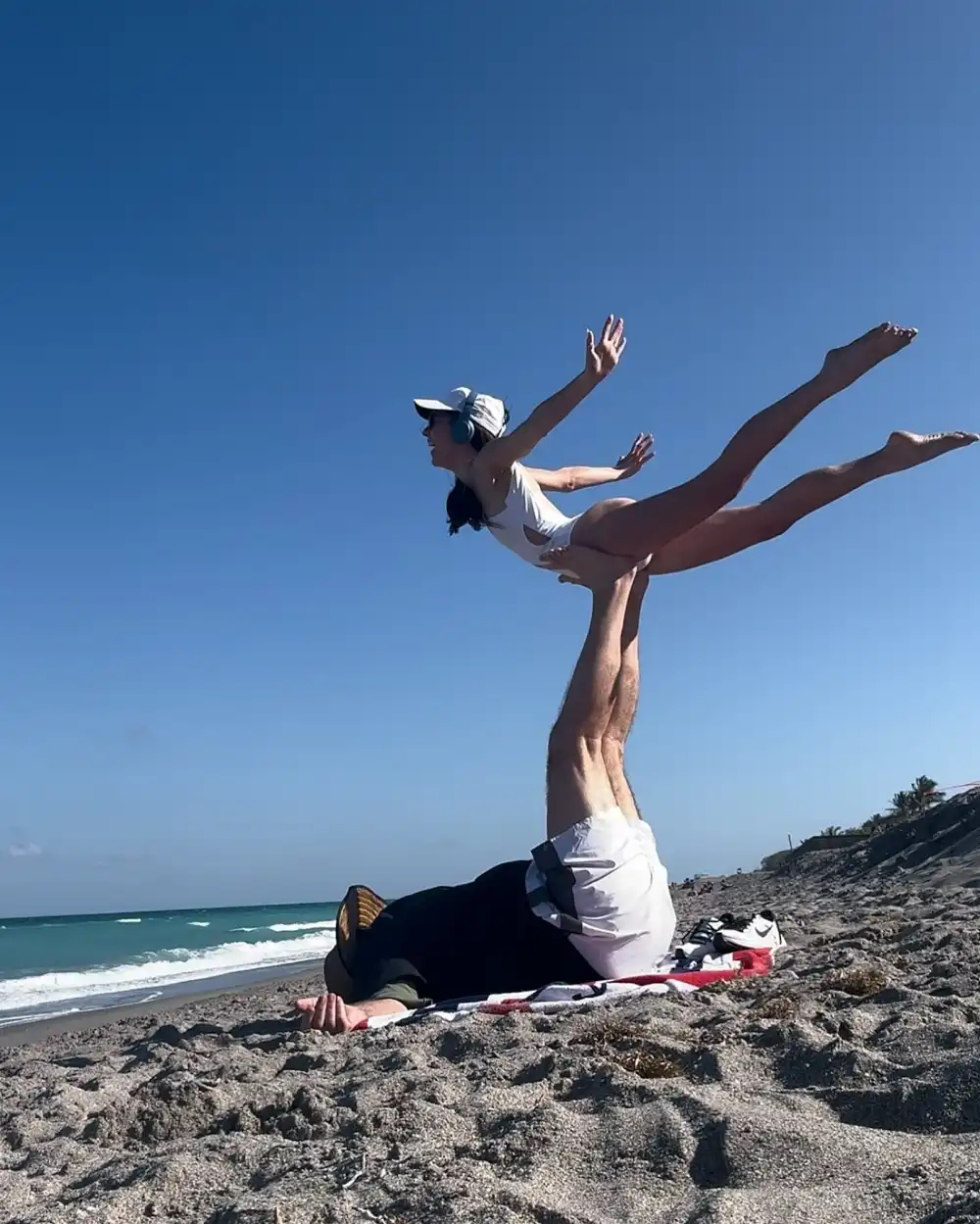 Bill Belichick 72 Helps Girlfriend Jordon 24 With Acrobatic Yoga Tricks