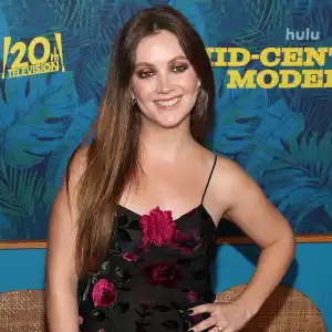 Billie Lourd Says She Is 'Definitely Different' From Late Mom Carrie Fisher, Grandma Debbie Reynolds