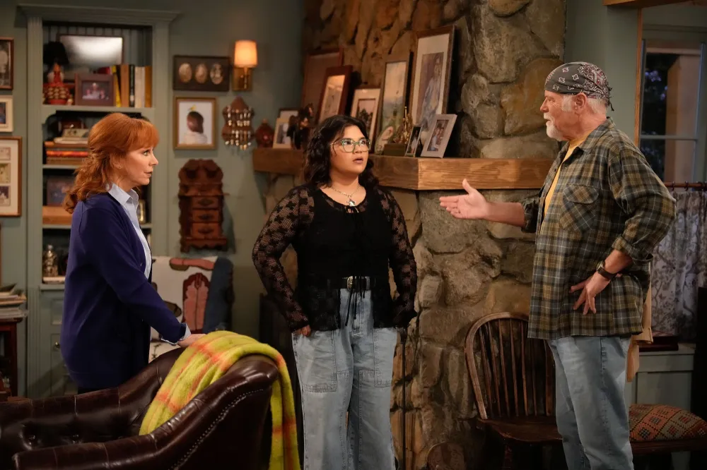 Breaking Down the Biggest Happy s Place Story Line Changes Steve Howey s Sperm Donor Arc and More