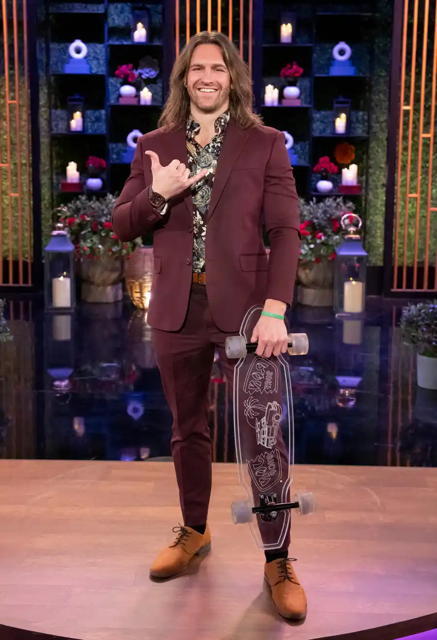 Cast Reacts to Ugly Love Is Blind Reunion Outfits