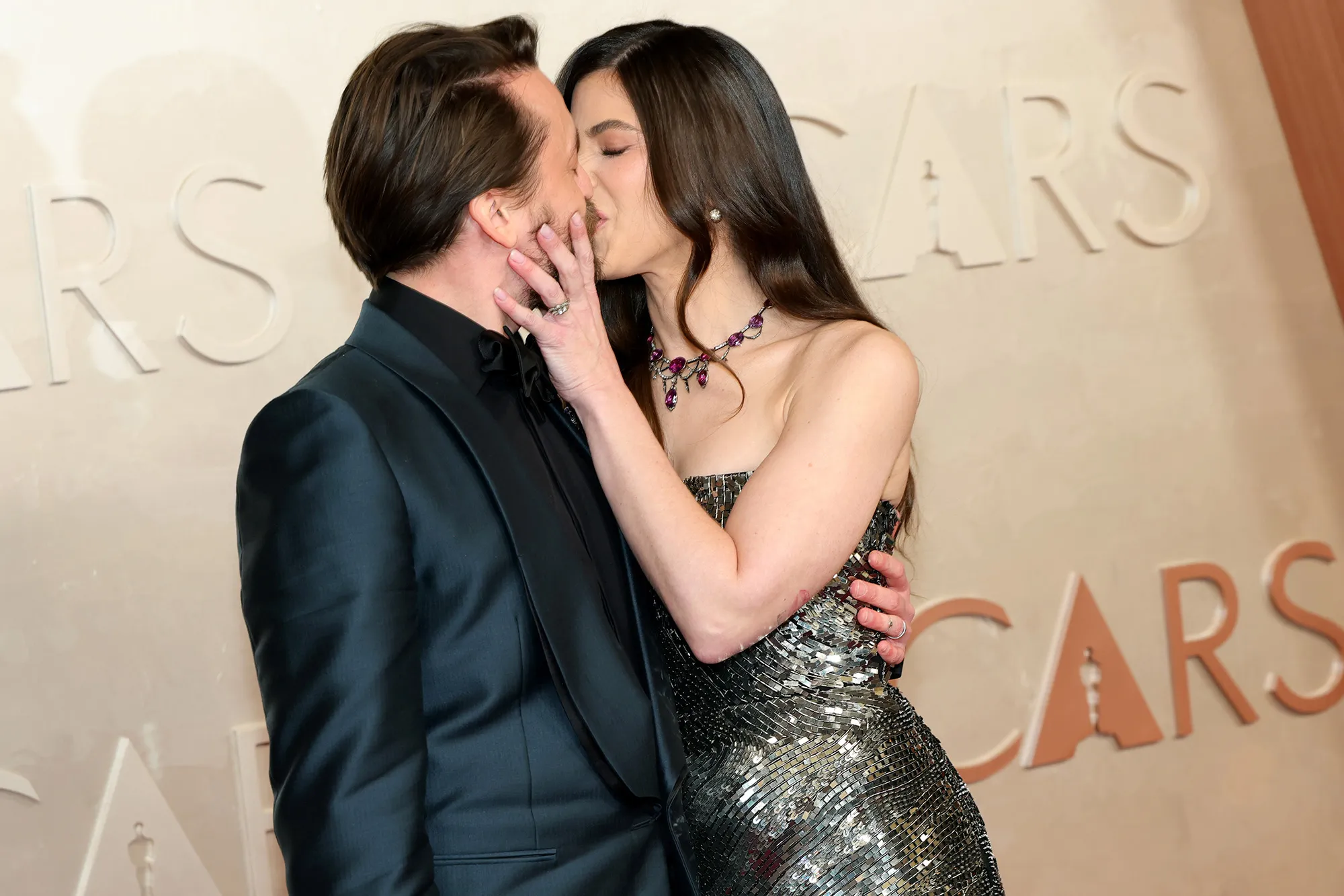 Celebrity Couples Whove Packed on the PDA at 2025 Oscars Kieran Culkin and Jazz Charton