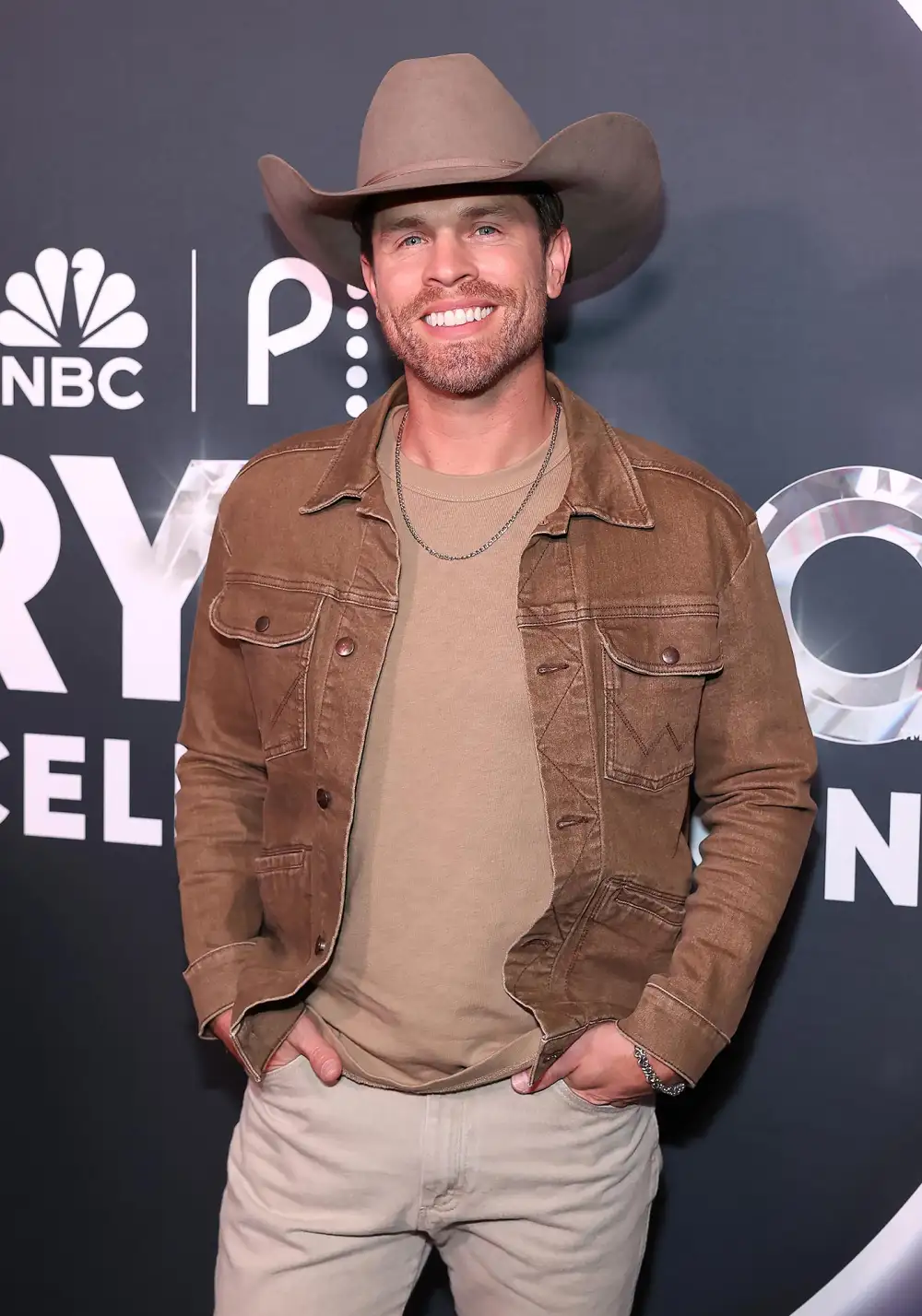 Dustin Lynch Has Become Hunting Buddies With Friend Blake Shelton 2