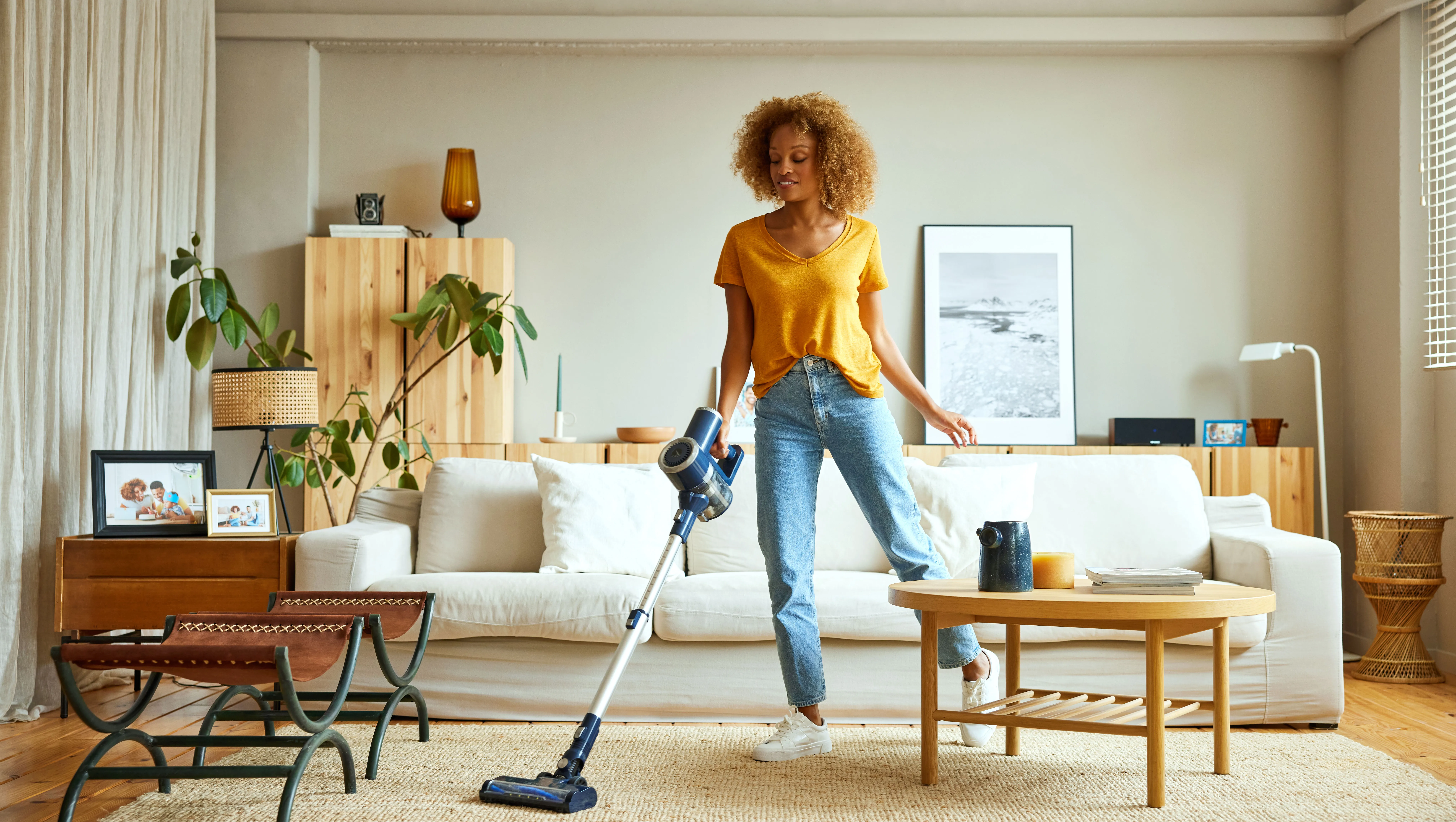 Dyson-V8-Vacuum-Deal-Feature-Image