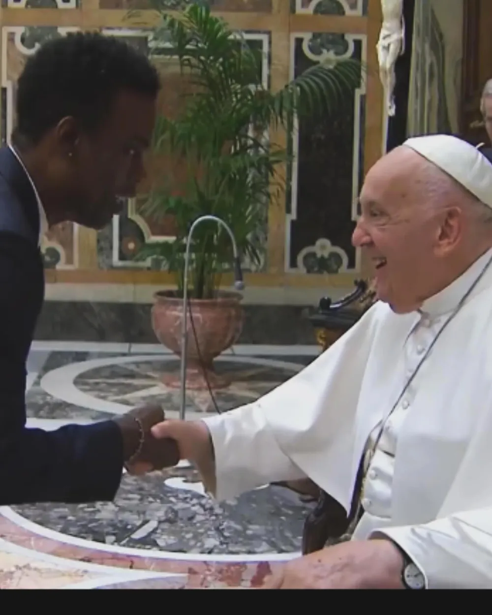 Famosos que han estado con el Papa Francisco Desde Salma Hayek J Balvin Messi DiCaprio y más 941