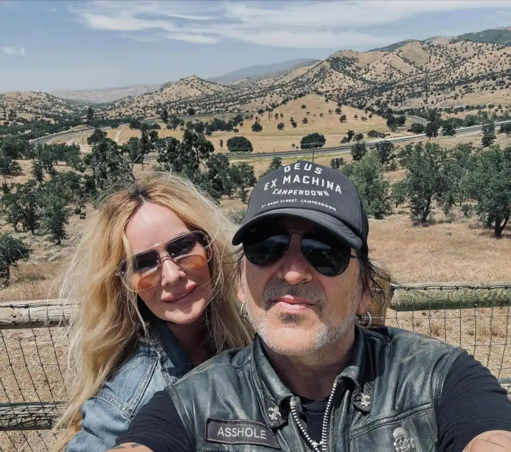 La prometida del cantante de Faster Pussycat, Taime Downe, muere tras caer por la borda de un crucero