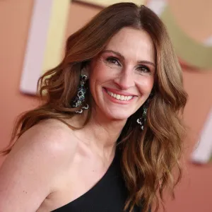 PARIS, FRANCE - FEBRUARY 28: Julia Roberts arrives at the 50th Cesar Film Awards at L'Olympia on February 28, 2025 in Paris, France. (Photo by Pascal Le Segretain/Getty Images)