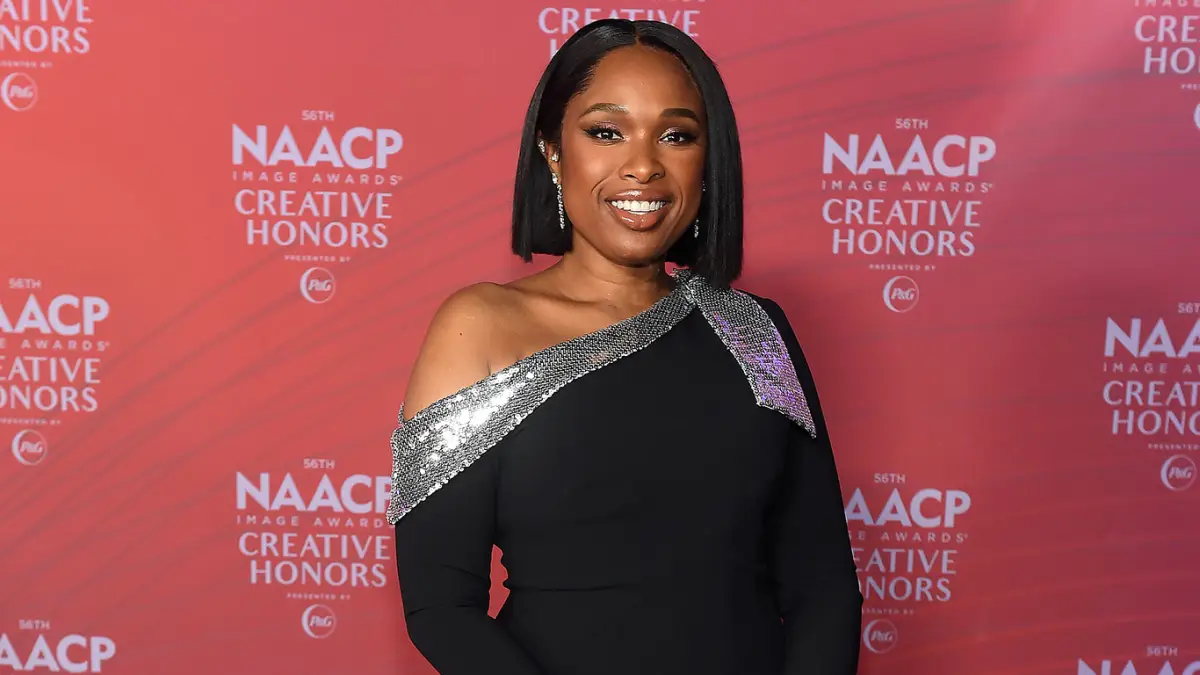 Feature Jennifer Hudson Hit in the Face by Ball During New York Knicks Game