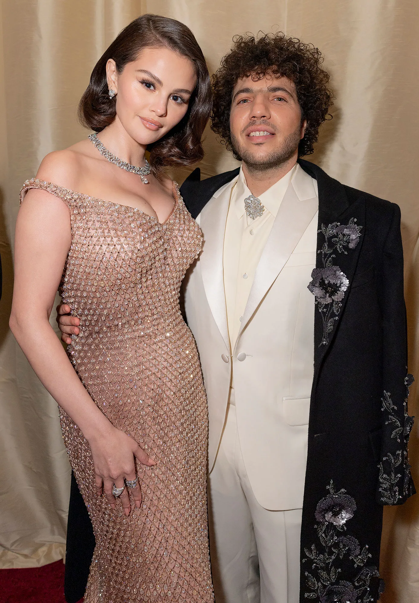 Feature Selena Gomez and Benny Blanco New Music Video Wardrobe