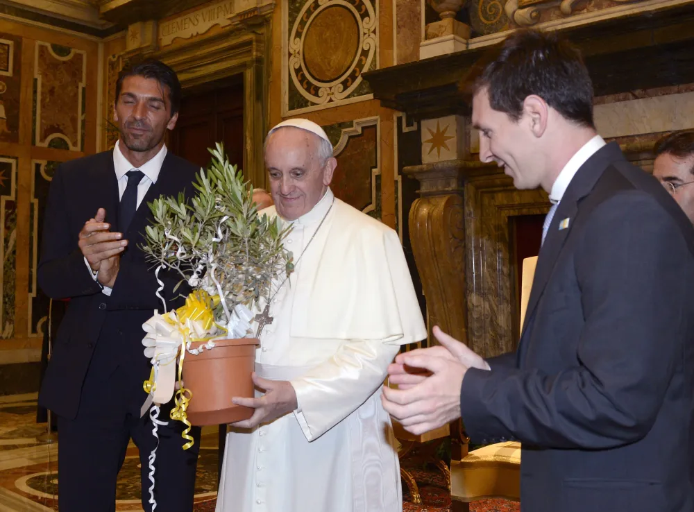 Lionel Messi y el Papa Francisco en el Vaticano