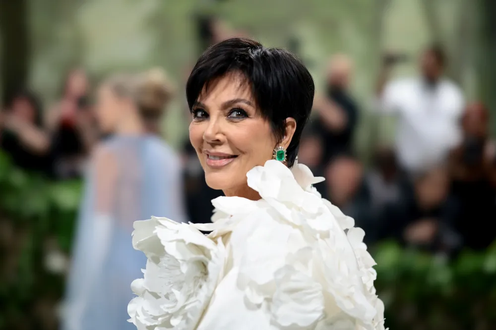 Fans Think Kris Jenner&rsquo;s Dramatic Hairstyle Makes Her Look Just Like Kim and Kourtney Kardashian