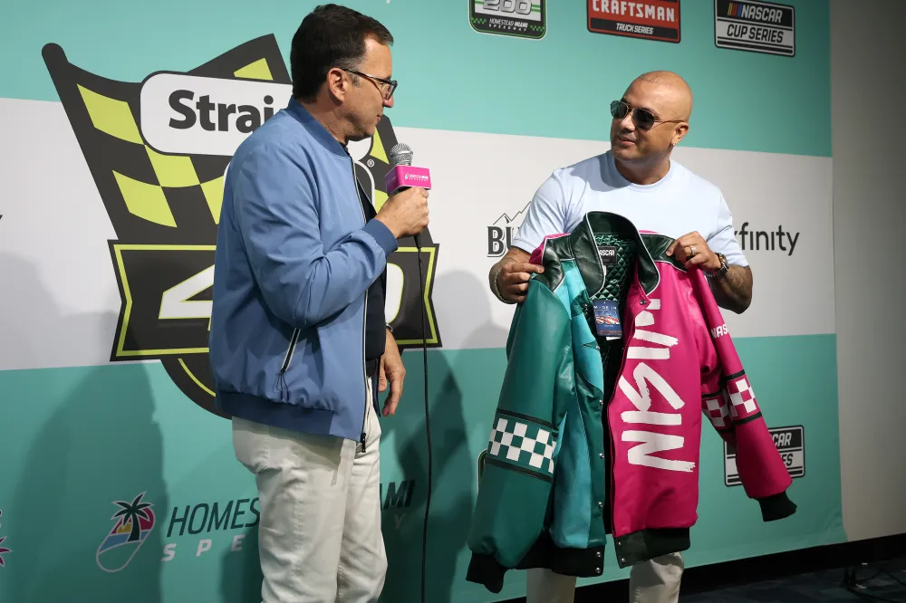 Guillermo Santa Cruz y Wisin.