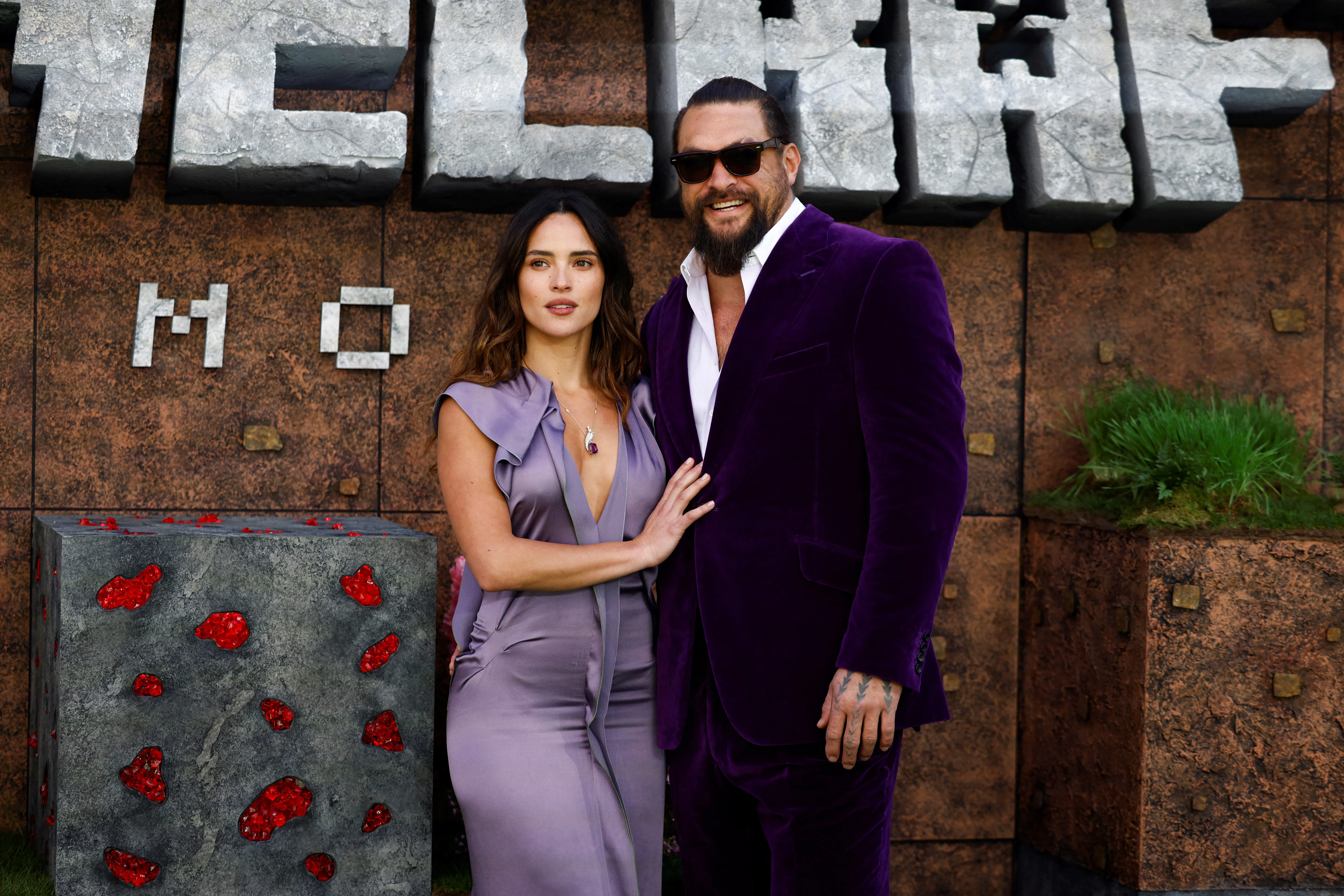 Adria Arjona y Jason Momoa