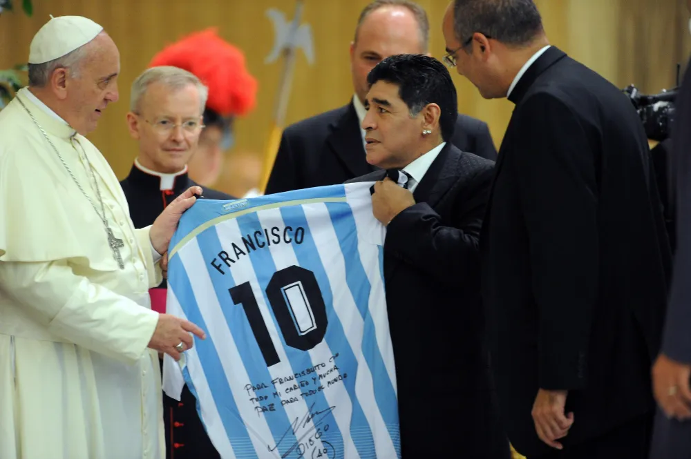 Diego Armando Maradona y el Papa Francisco