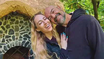 Ghost Adventures Aaron Goodwin Wife Victoria Goodwin Posed for Cozy Photo 1 Week Before Murder Plot