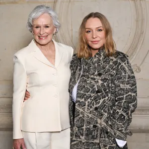 Glenn Close Daughter Annie Starke Perfectly Recreates Pregnancy Throwback Photo 2