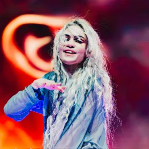 Grimes Says She Was Recently Diagnosed With ADHD and Autism Also Thinks She s Dyslexic 829