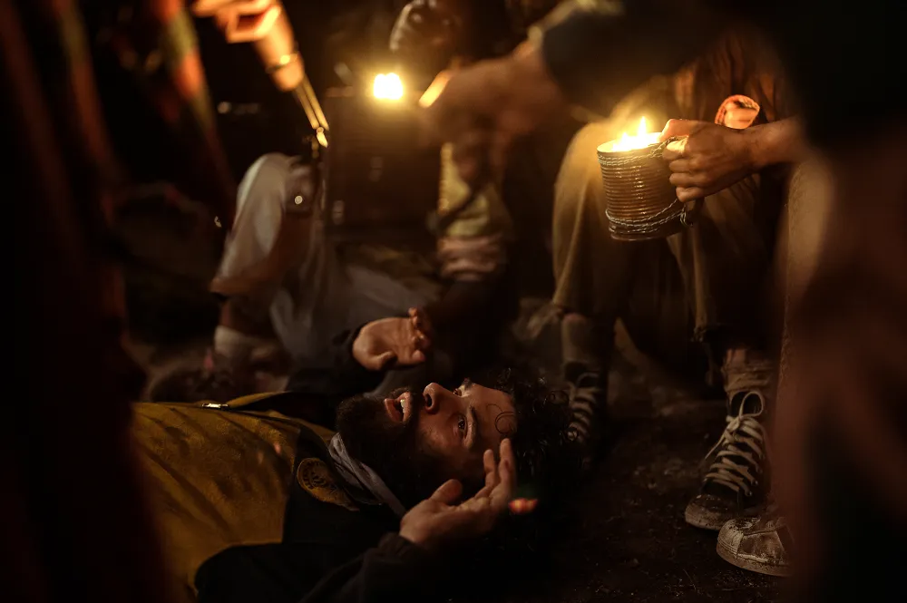 How Spoiler Death And Cannibalism Led to Big Yellowjackets Twist