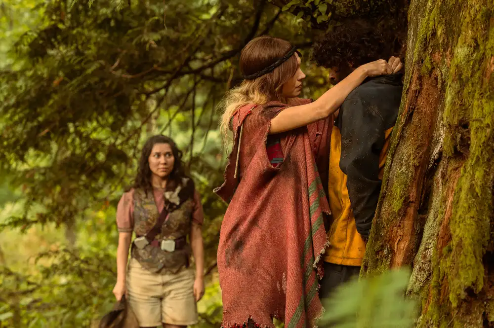 How Spoiler Death And Cannibalism Led to Big Yellowjackets Twist