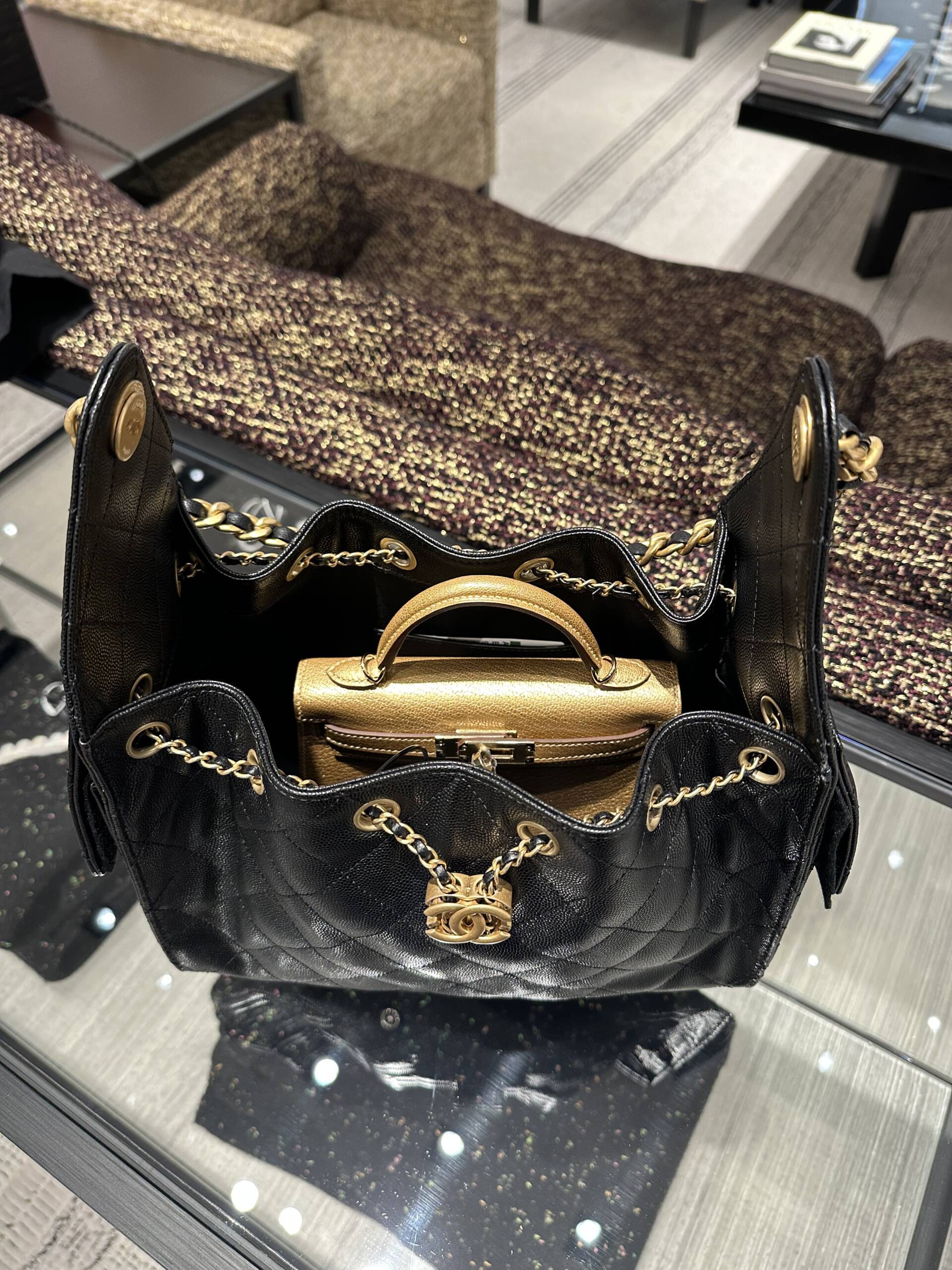 Chanel 25 Medium Size | what fits chanel 25 bag | chanel 25 comparison | chanel 25 review | chanel 25 sizes | chanel 25 price | chanel 25s bags