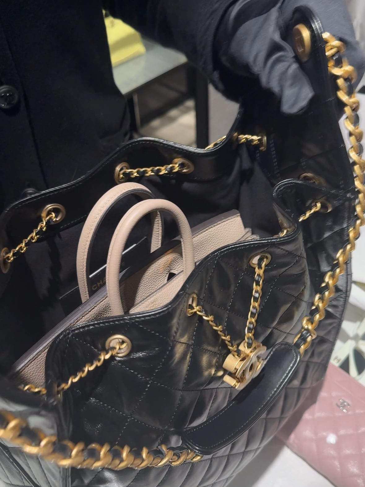 Chanel 25 Medium Size | what fits chanel 25 bag | chanel 25 comparison | chanel 25 review | chanel 25 sizes | chanel 25 price | chanel 25s bags