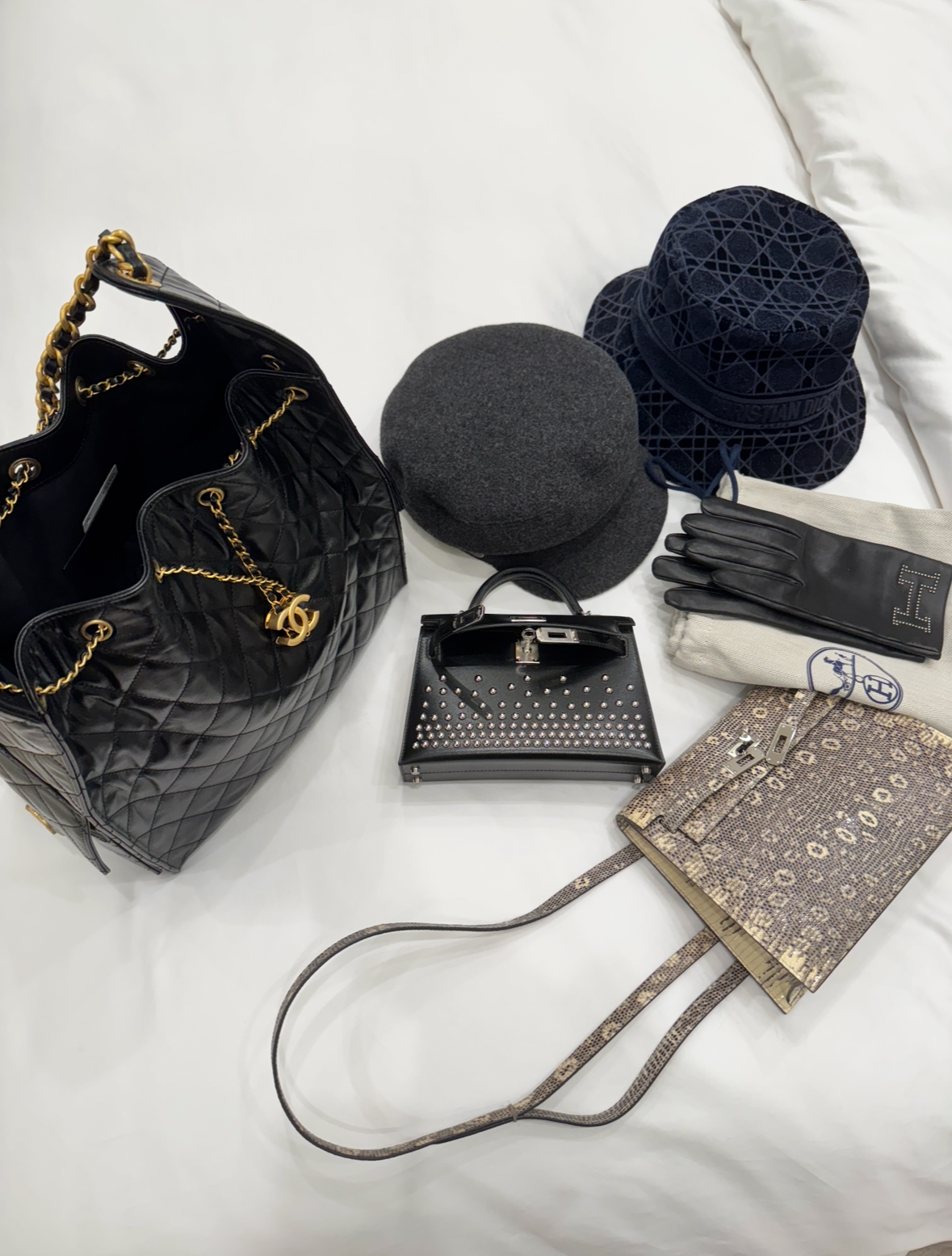 Chanel 25 Medium Size | what fits chanel 25 bag | chanel 25 comparison | chanel 25 review | chanel 25 sizes | chanel 25 price | chanel 25s bags