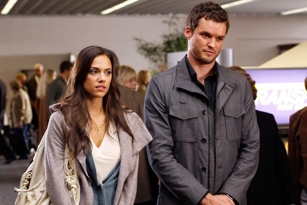 Jana Kramer Thinks 1 OTH Costar Does Not Like Her Because of Show Creator