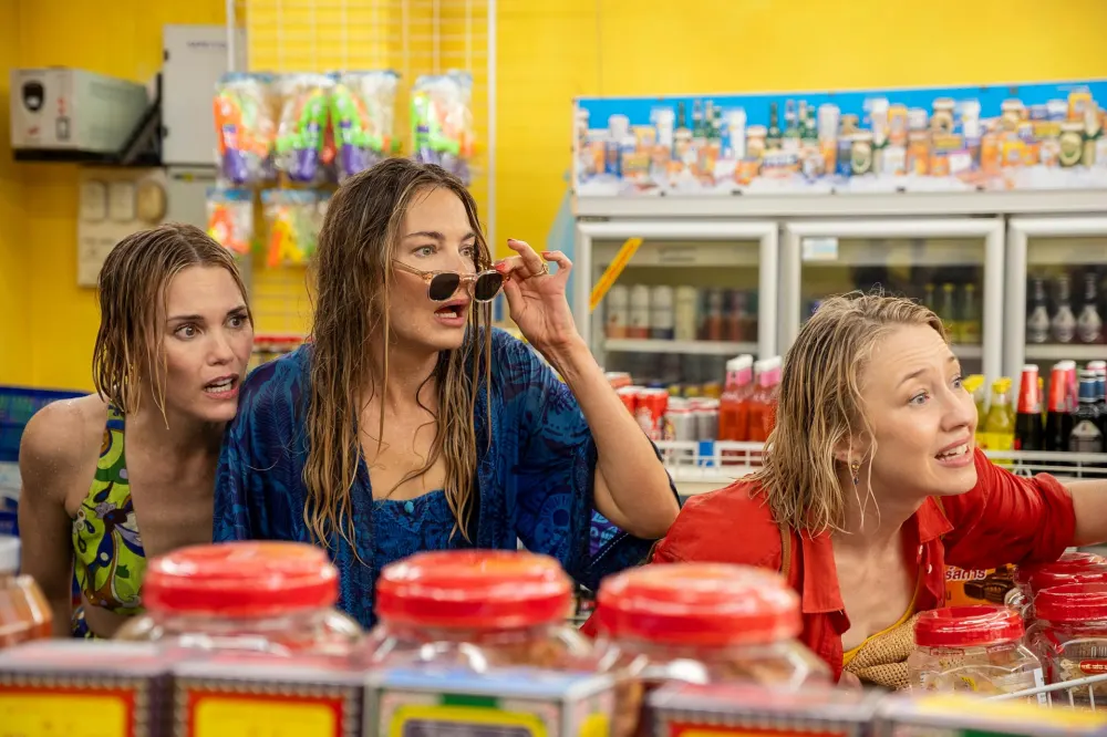 Jason Isaacs Teases How Friendships Between Certain The White Lotus Stars Got Lost on Set 191