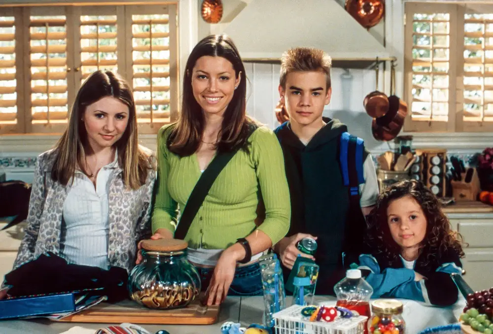 Jessica Biel Recalls Crashing Car Into 7th Heaven School Trailer Driving Stick The Real Dirt