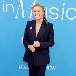 JoJo Siwa Is Nearly Unrecognizable in Clean Girl Makeover See Her Transformation
