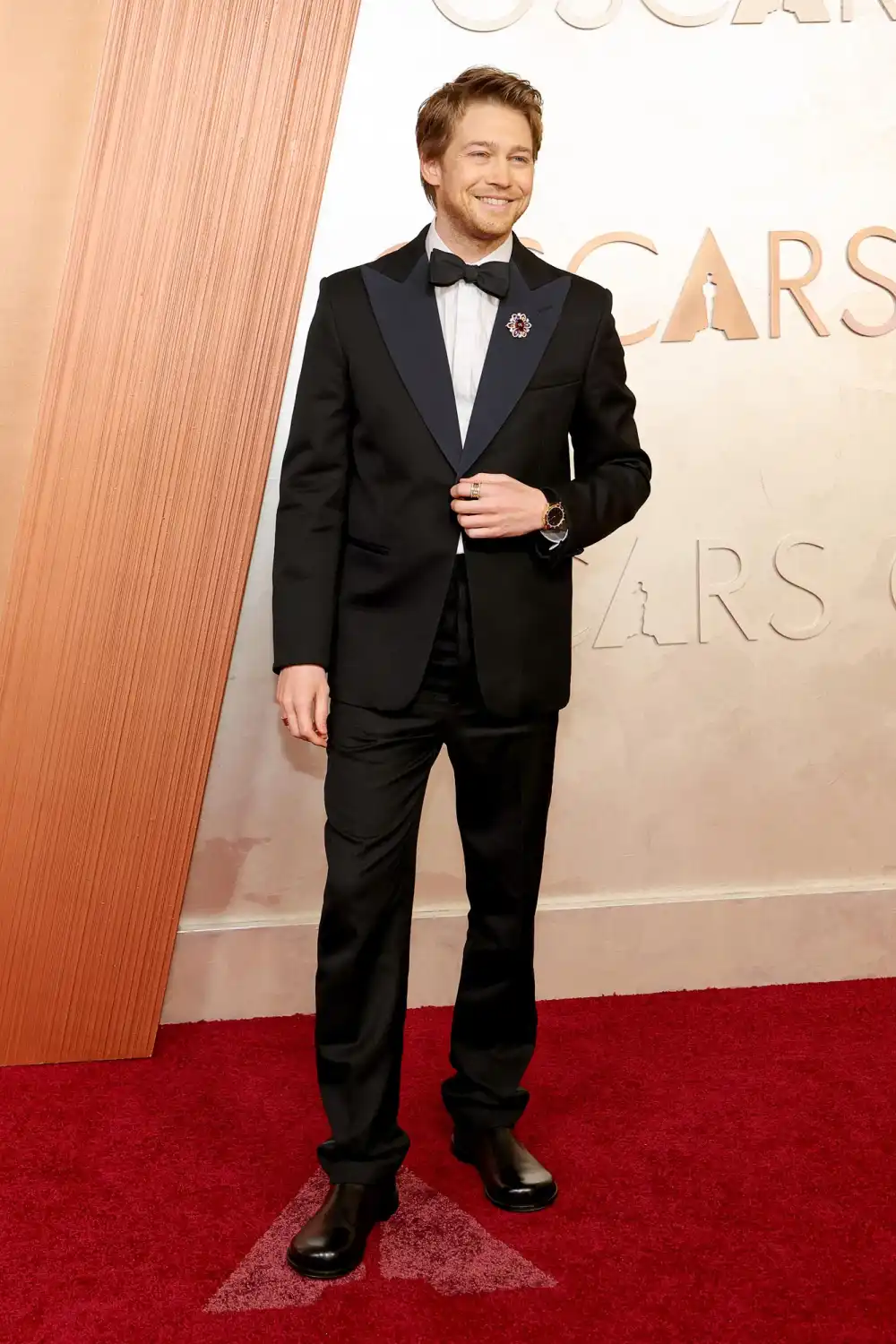 Joe Alwyn Attends the 2025 Oscars Nearly 2 Years After Split From Taylor Swift 571