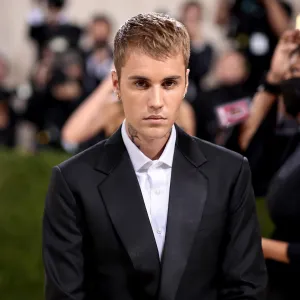 Justin Bieber Says Hes Always Felt Unworthy in Personal Message to Fans