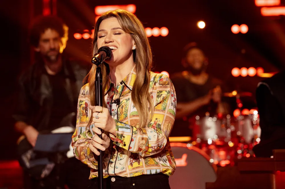 Kelly Clarkson to Resume Filming Her Talk Show After Taking Several Absences